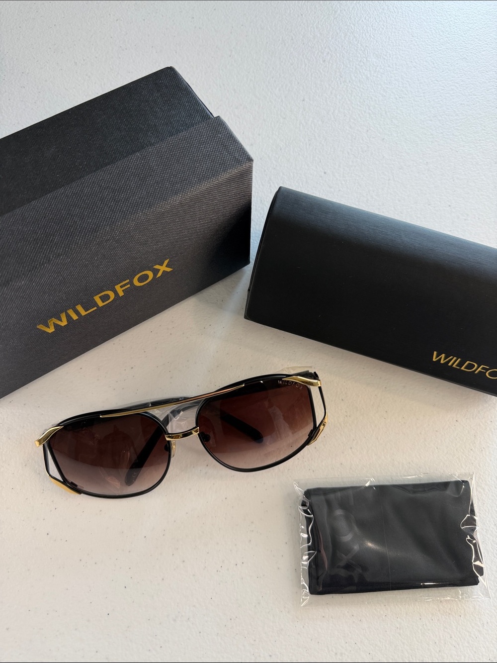 Wildfox Dynasty Oversized Aviator Black and Gold Sunglasses with Eyewear Case - Picture 3 of 15